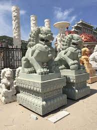 方头狮子：古建筑中的守护神与吉祥物探秘